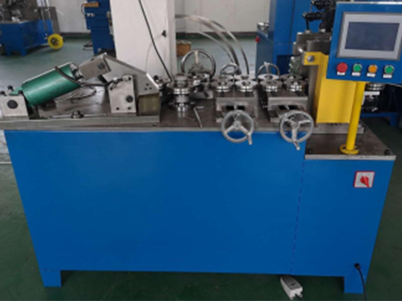 Máquina de quinagem automatizada de precisão
