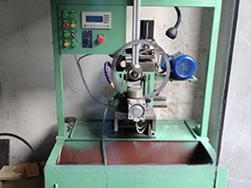 Máquina versátil de fresagem CNC e biselamento de anéis