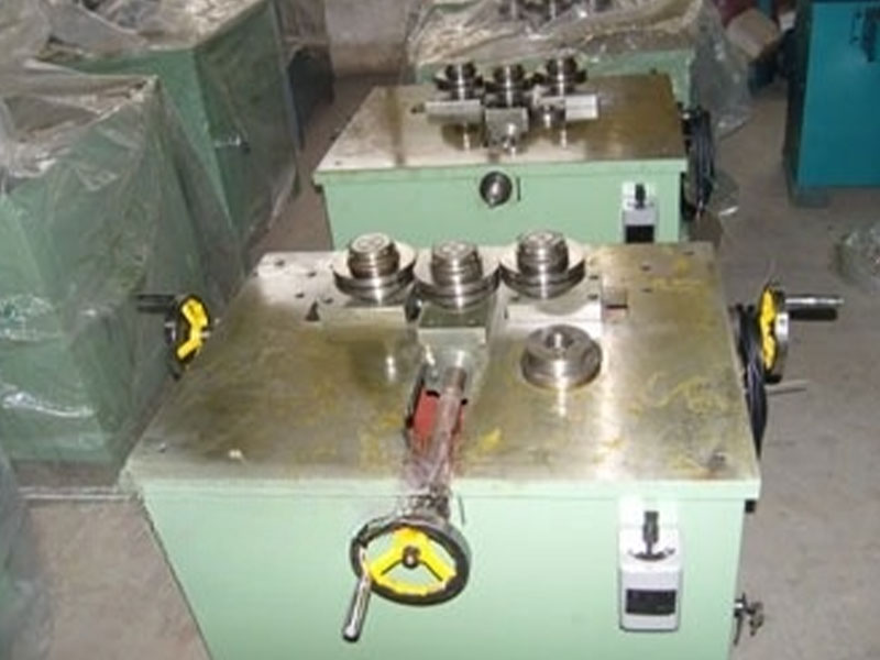Máquina enroladora de anéis de tamanho médio