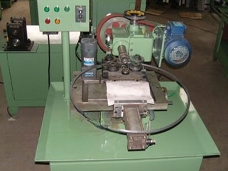 Máquina de fabrico de calços dentados de precisão