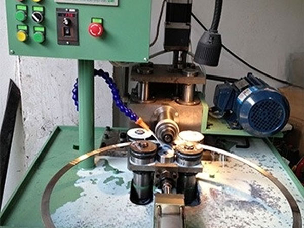 Máquina de soldadura por pontos de precisão para montagem de almofada de ferida